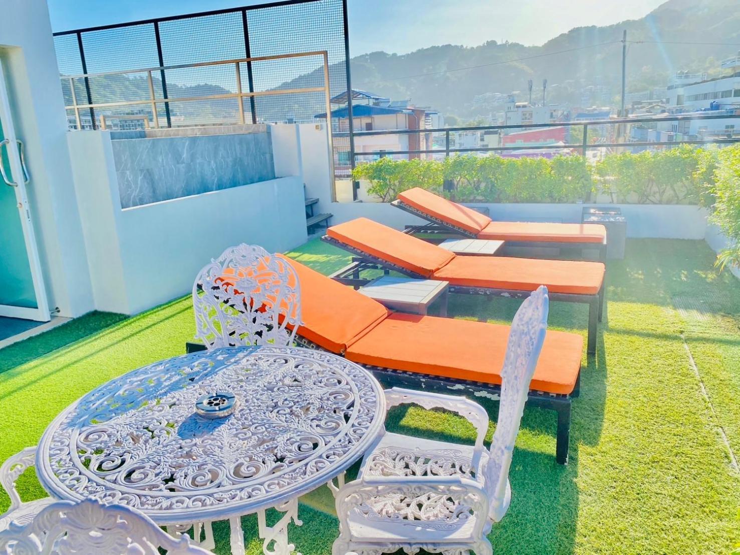 The Album Hotel Patong Екстериор снимка