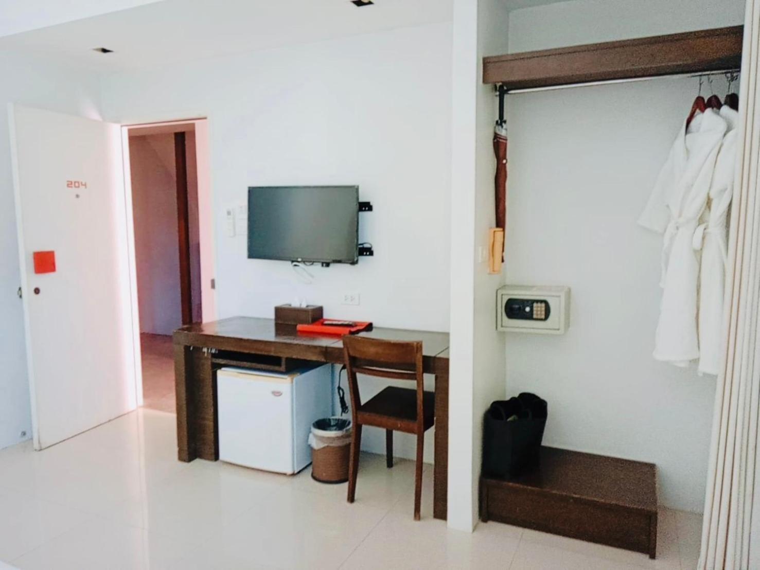 The Album Hotel Patong Екстериор снимка
