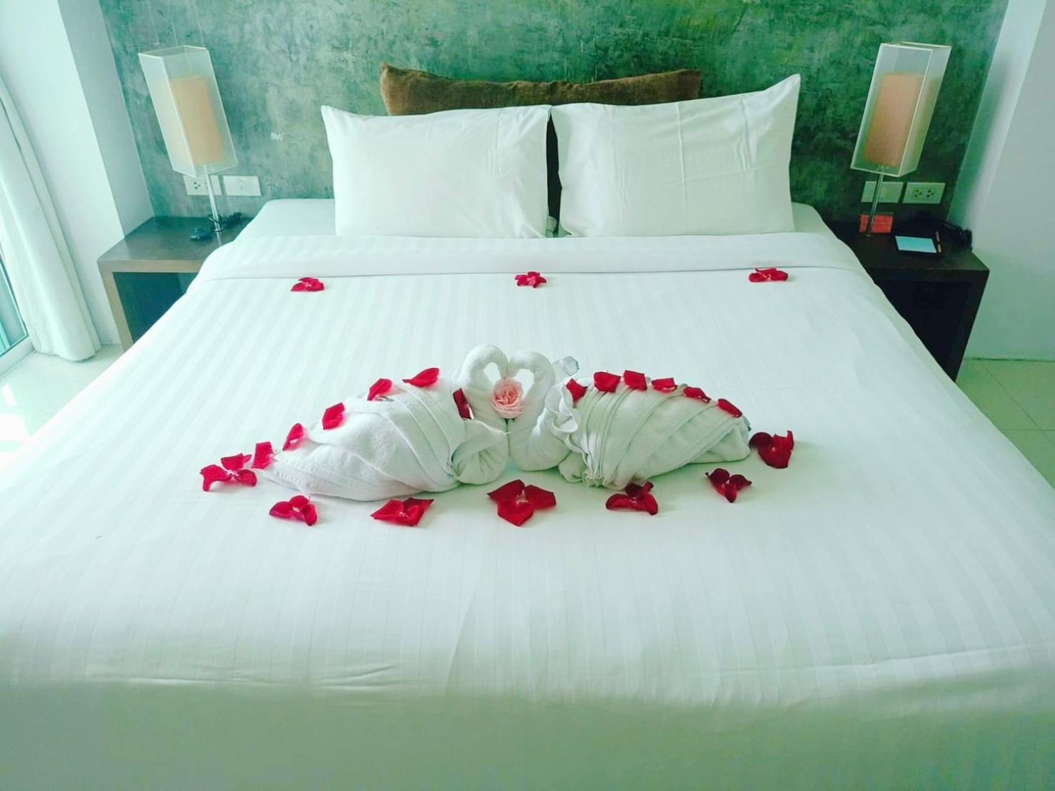 The Album Hotel Patong Екстериор снимка